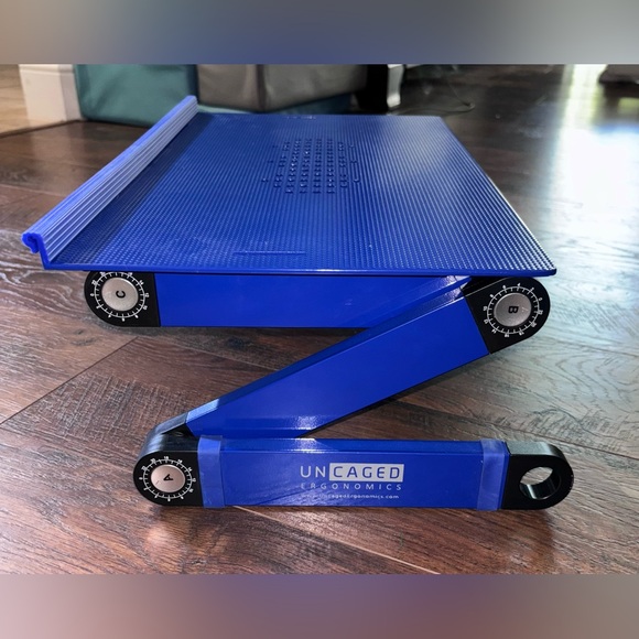 Uncaged Ergonomics Laptop Stand Holder - Picture 11 of 16